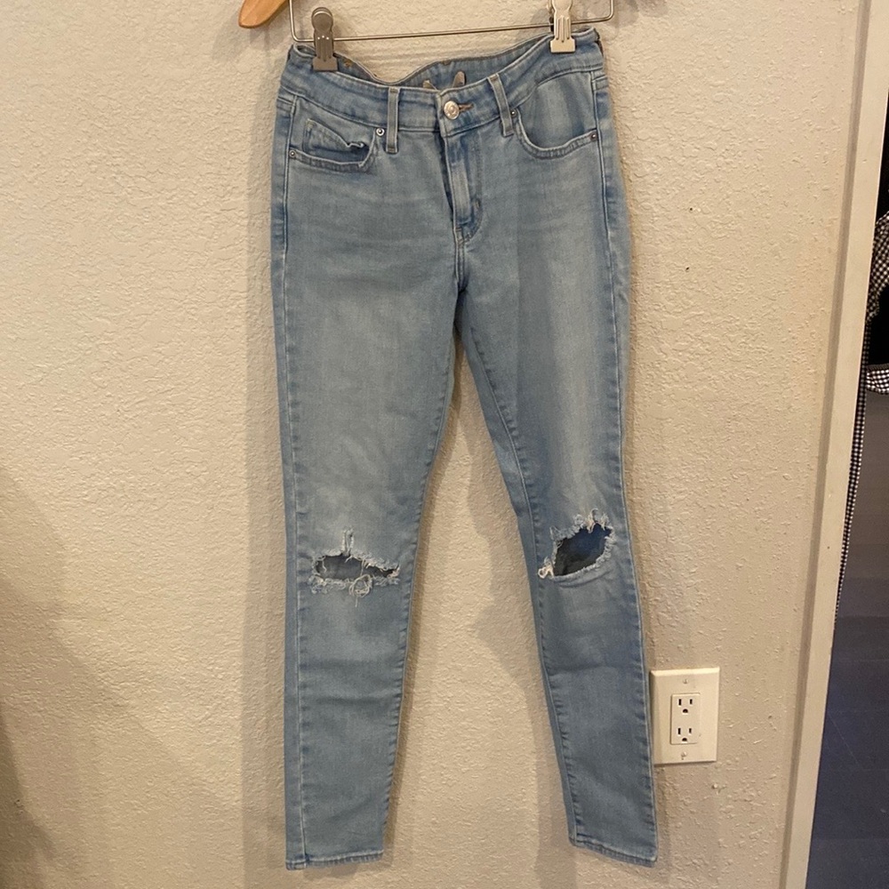 Levi Skinny jeans with holes in the Knees